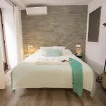 Hostly Casa De Especias Севилья