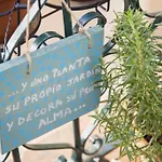 Hostly Casa De Especias Севилья