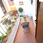 Hostly Casa De Especias Севилья