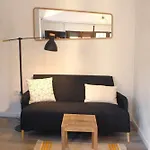 Hostly Casa De Especias Севилья